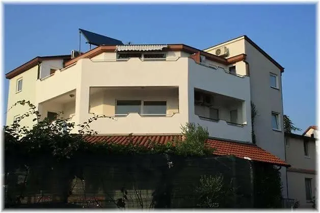 Studio Apartment With Free Parking And No Balcony But Terase In Front Of The House 普拉 0*,  克罗地亚