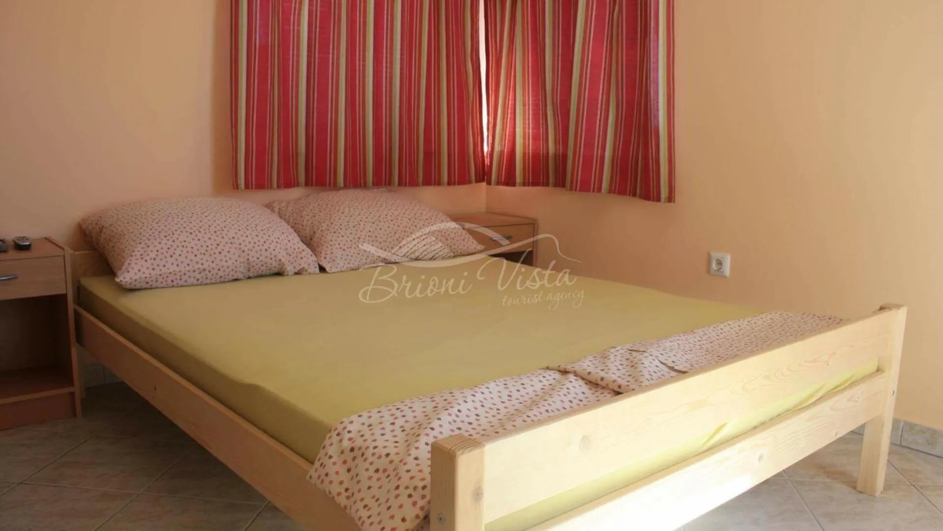 Studio Apartment With Free Parking And No Balcony But Terase In Front Of The House 普拉