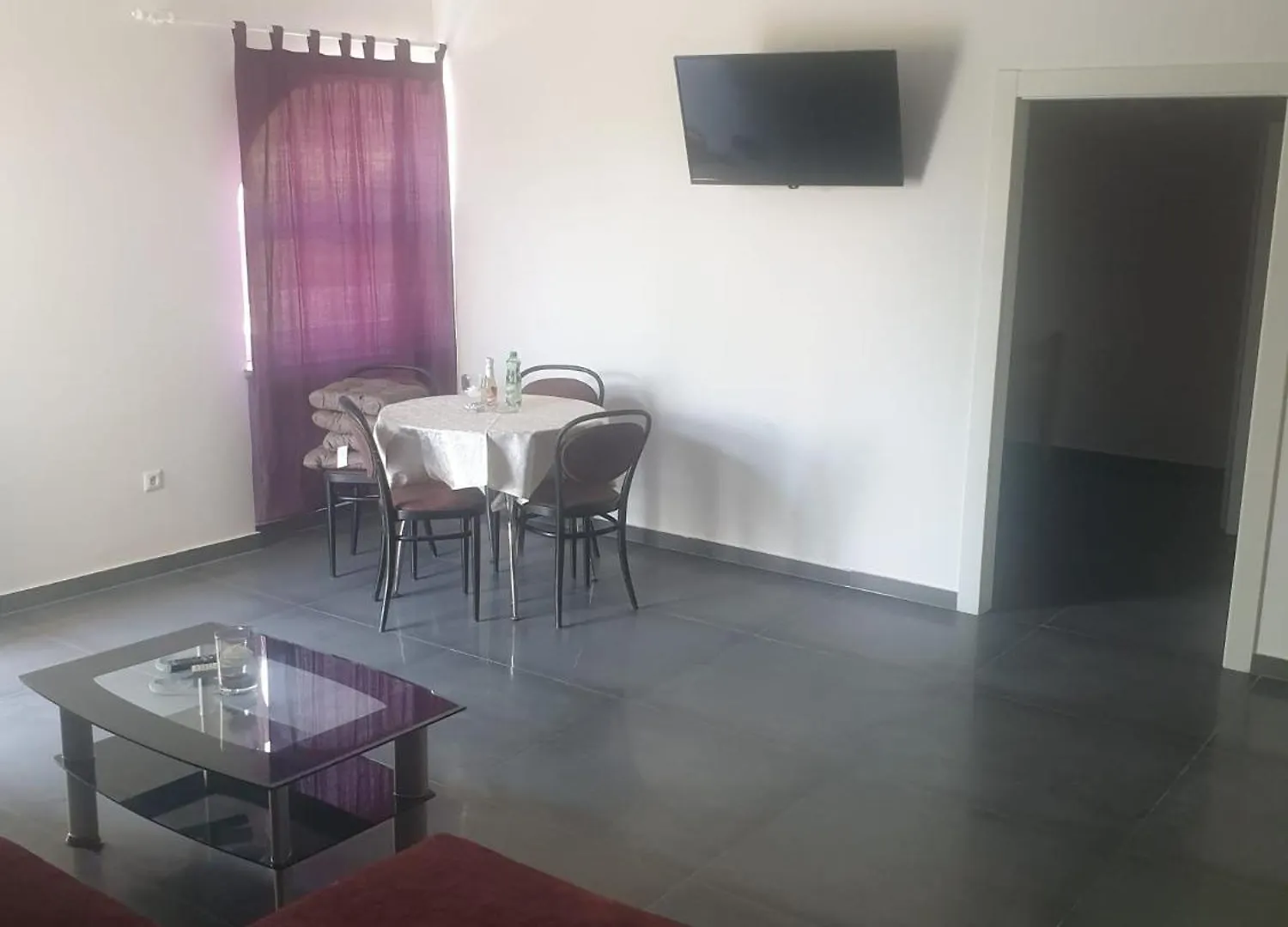 Studio Apartment With Free Parking And No Balcony But Terase In Front Of The House 普拉 克罗地亚